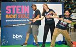 Kampagnen-Kick-Off in Nürnberg: Der Steinmetz-Nachwuchs posiert stolz vor der Fotowand. (Foto: Dirk Steiger)