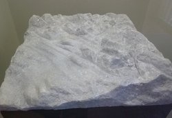 Das etwa 70 kg schwere Werk "Gletscher" schuf Emil Kräß aus einem alten Grabstein (Foto: Christine Kulgart)