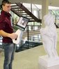 Scannen einer Skulptur mit dem Artec EVA 3D-Farbscanner und der Software Artec Studio; Foto: Probst GmbH