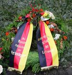 Am Volkstrauertag werden Kränze vor Kriegsgräbern niedergelegt. (Foto: Frank Schwichtenberg)