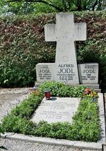 Das Jodl-Grab auf der Fraueninsel (Foto: Zenwort via Wikimedia Commons)