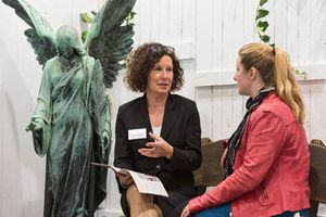Anja Wiebke, zuständig für das Friedhofsmarketing in Ohlsdorf