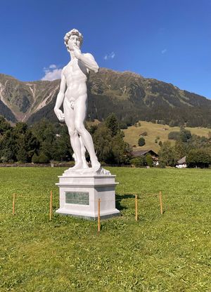 Michelangelos »David« ist bis zum 31. Oktober 2026 in Klosters im Kanton Graubünden zu sehen.