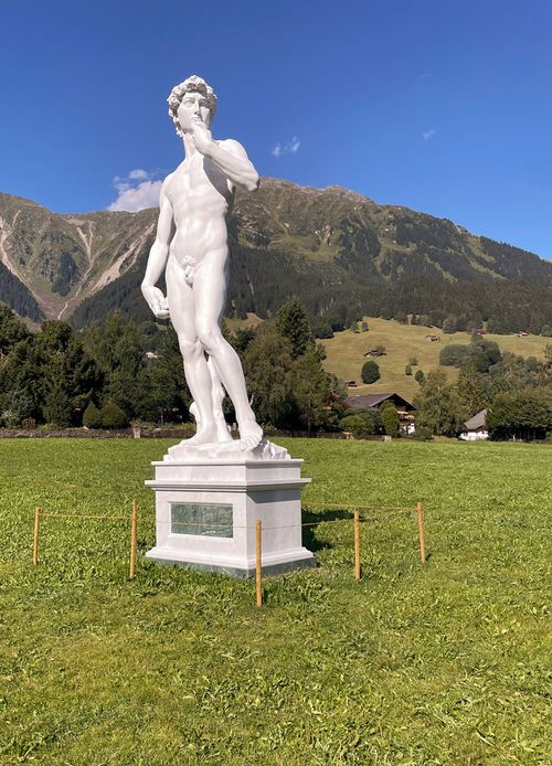 Michelangelos »David« ist bis zum 31. Oktober 2026 in Klosters im Kanton Graubünden zu sehen.