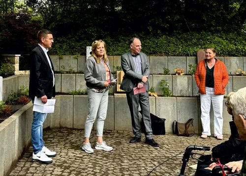 V.l.: Hans Peter Klein (Bezirksvorsteher von Sillenbuch), Birgit Blumenthaler (LH Stuttgart), Jürgen Elser und Anja Schweizer (Netzwerk Stein)