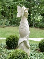Passend für ein Schmetterlingsfeld zeigt die Skulptur "Metamorphose" von Anja Schweizer einen Schmetterling in all seinen Lebensphasen. (Foto: Firma)