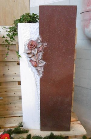 Urnenstein mit neuem Ornament
