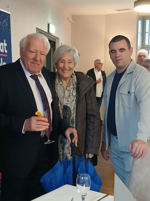 Ehrenobermeister Heinrich Frank (l.) mit seiner Frau und Obermeister Martin Röhling