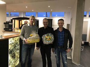 Henning Miede, Inhaber von KeraMiede (links), in der Mitte Notger Schreitz (FILA Verkaufsleiter Deutschland) und Matthias Eddelbüttel (Verkauf KeraMiede)   