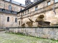Bildmontage: Rosa Brunners Skulpturen-Entwürfe "Kipppunkte" vor dem Historischen Museum in Bamberg