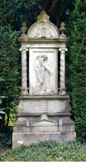 Grabmale sind nicht nur Erinnerungsorte, sondern auch historische Zeitzeugen: hier ein Beispiel aus der Zeit der vorletzten Jahrhundertwende mit Standort im 1877 eröffneten Friedhof Sihlfeld, dem größten und bedeutendsten Friedhof Zürichs. (Foto: Robert Stadler)