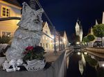 Der stadtbekannte Kater Chicco hat in Memmingen ein Denkmal bekommen.