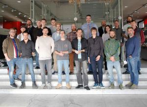 Gruppenbild der Teilnehmer/innen an dem Wettbewerb zur Gestaltung eines neuen Urnenfelds auf dem Hauptfriedhof in Lörrach (Foto: Stadt Lörrach)