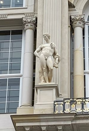Seit der Eröffnung des Humboldt Forums blickt Antinous wieder in den Schlüterhof. (Foto: Hofmann Naturstein)