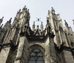 Hoch hinaus, aber nur mit Erlaubnis: Ab einer Flughöhe von 100 m muss die Vermesung mittels Drohne bei der Stadt angemeldet werden. (Fotos: Manuela Wolf)