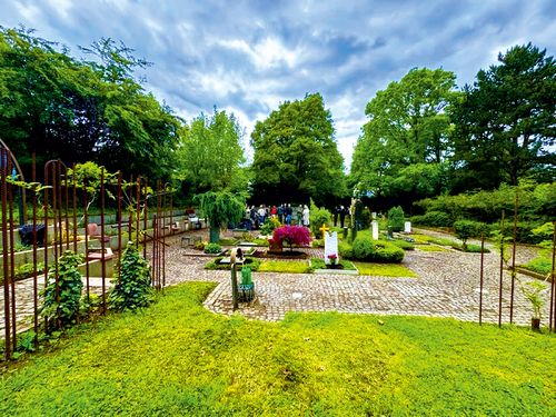 Neu gestalteter Urnenhof auf dem Ostfilderfriedhof