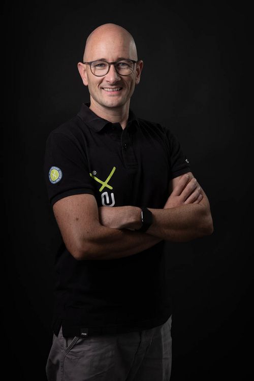 Felix Traub, Fliesenlegermeister, übernimmt seit März 2024 die Leitung der Anwendungstechnik.