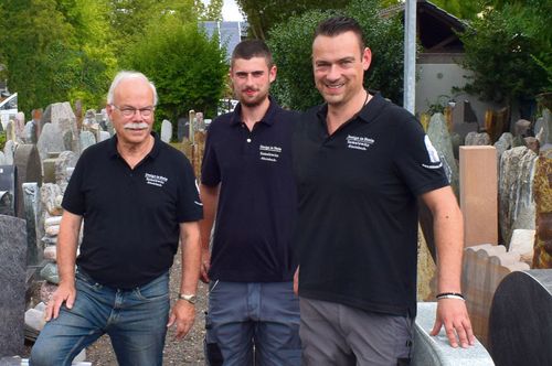 Drei Steinmetz-Generationen (v.l.): Hans-Josef, Marvin und Andreas Samulewitz