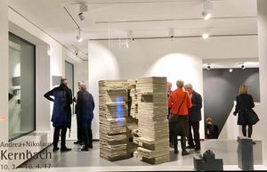 Blick in die Galerie BEGE mit Arbeiten von Nikolaus und Andrea Kernbach