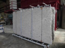 Gestelle für den Transport von dünnen Natursteinplatten