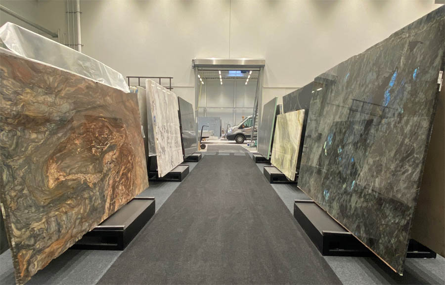 Die Stone Gallery mit exklusiven Natursteinen wurde nach Antolinivorbild angelegt. Foto: Zimmer
